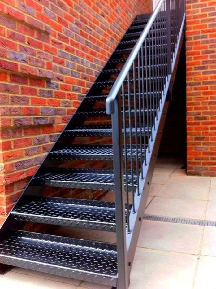 Wood & Steel railing thumbnail 3